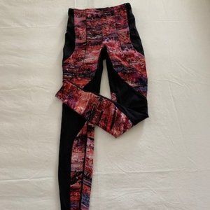 Lululemon Leggings Size 4 - Like New - Black / Fushia